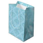 Blue Damask Glitzer Modernes Design Mittlere Geschenktüte (Rückseite Schrägansicht)