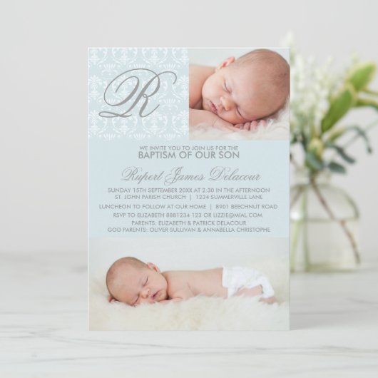 Blue Damask Monogram Baptisse Foto Einladung (Stehend Vorderseite)