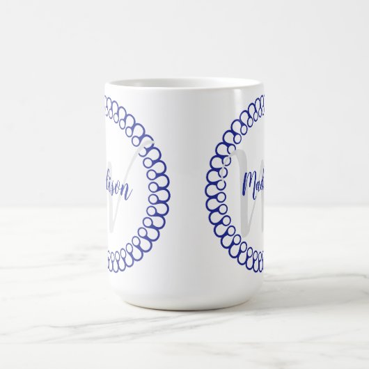 Blue Decorative Circle Personalize Monogram Tasse (Mittel)