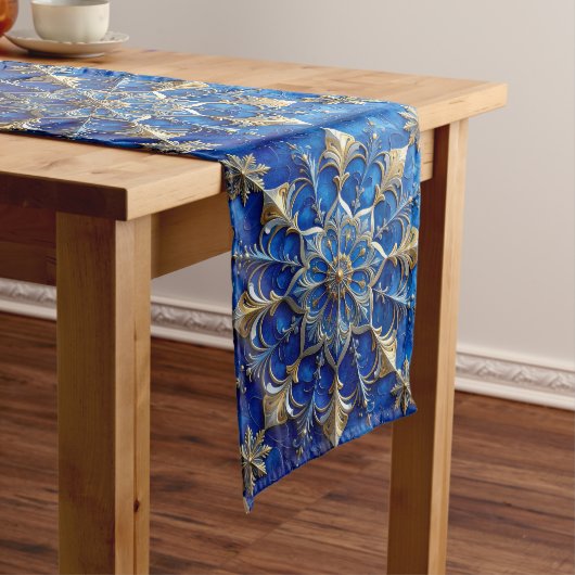 Blue Decorative Holiday Table Runner Mittelgroßer Tischläufer (Beispiel)