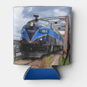 Blue Diesel Motor Lokomotive auf Bridge Railfan Ca Dosenkühler (Vorderseite)