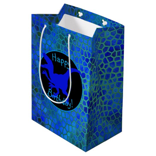 Blue Dinosaur Hide Happy Birthday! Mittlere Geschenktüte (Rückseite Schrägansicht)