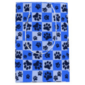 Blue Dog Paw Print Checkerboard Mittlere Geschenktüte (Vorderseite)