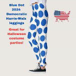 Blue Dot US-Demokrat unterstützt Anti-Trump-Protes Leggings<br><div class="desc">Diese auffälligen Leggings weisen ein durchgängig geometrisches blaues Punktmuster auf, das auf politischen Protest gegen den amerikanischen Präsidenten Donald Trump hinweist. Ursprünglich während der US-Präsidentschaftswahl 2024 als Zeichen demokratischer Unterstützung in einem roten, republikanischen Gebiet erscheint der blaue Punkt wieder landesweit aus Protest gegen die aktuelle Regierung, als Botschaft, Widerstand zu...</div>