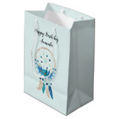 Blue Dreamcatcher Stylish Boho Design Mittlere Geschenktüte (Rückseite Schrägansicht)