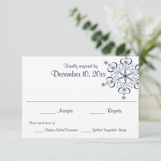 Blue Elegance Response Card Snowflake RSVP Karte (Stehend Vorderseite)