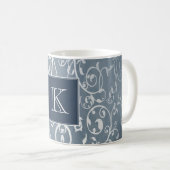 Blue Elegant Blüh Monogram Tasse (VorderseiteRechts)