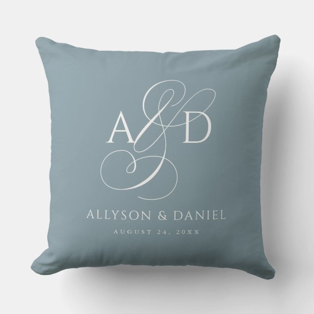 Blue Elegant Initial Script Monogram Wedding Kissen (Vorderseite)