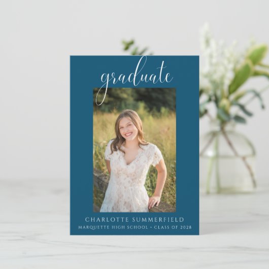 Blue Elegante Script Foto Abschluss Ankündigung (Stehend Vorderseite)