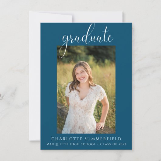 Blue Elegante Script Foto Abschluss Ankündigung (Vorderseite)
