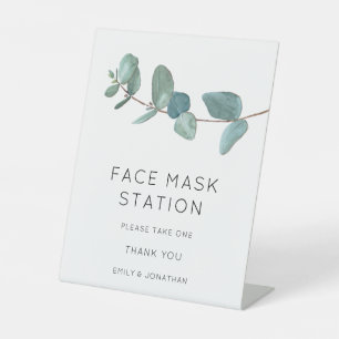 Blue Eucalyptus Blätter Face Mask Station Sockelschild