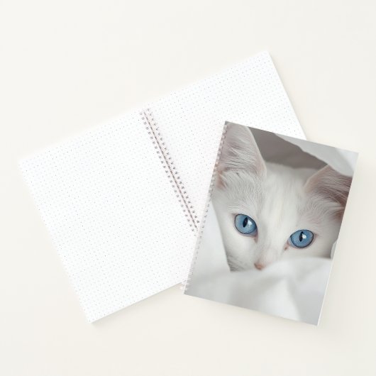 Blue-Eyed White Cat Notebook Notizblock (Innenseite)