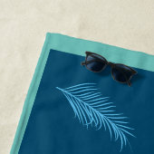 Blue Feather Pattern Monogram Personalisiert Summe Strandtuch (Beispiel)