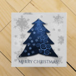 Blue Festive Christmas Tree Weingeschenkbox Weinbox<br><div class="desc">Schenken Sie eine Flasche Wein in dieser Urlaubssaison mit einer Blue Festive Weihnachtsbaum Wein Geschenkbox. Im Design der Geschenkboxen befindet sich ein lebendiger Weihnachtsbaum,  der mit abfallenden grauen und weißen Schneeflocken geschmückt ist. Mit diesem Design sind auch zusätzliche Geschenk- und Urlaubsartikel erhältlich.</div>