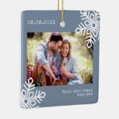Blue First Christmas Verlobt Snowflake Foto Keramikornament (Rechts)