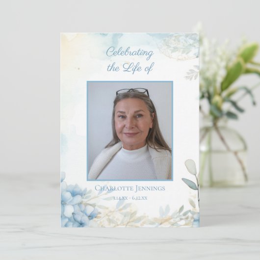 Blue Floral Beerdigung Gedenkorden Programm (Stehend Vorderseite)