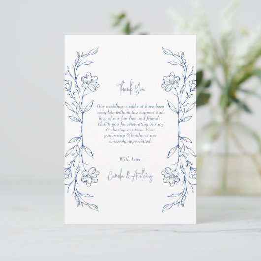 Blue Floral Boho Side Border Wedding Dankeskarte (Stehend Vorderseite)