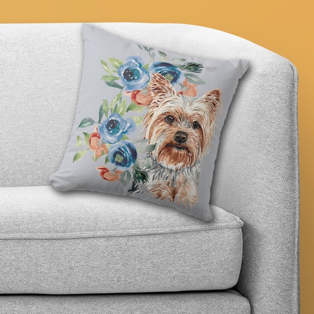 Blue Floral Bouquet Yorkshire Terrier Kissen (Von Creator hochgeladen)
