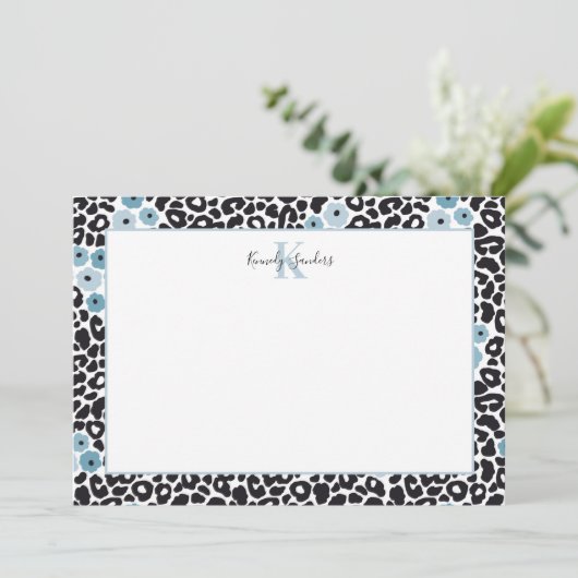 Blue Floral Cheetah Print mit/Custom Monogram & Na Dankeskarte (Stehend Vorderseite)