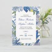 Blue Floral Classic Hochzeitseinladung Einladung (Stehend Vorderseite)