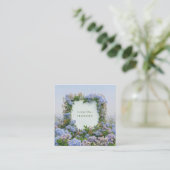 Blue Floral Cluster Geometric Frame Whimsical Quadratische Visitenkarte (Stehend Vorderseite)
