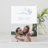 Blue Floral Garland Photo Card Couple Wedding Einladung (Stehend Vorderseite)