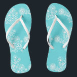 Blue Floral Hochzeitsempfang Flip Flops Badesandalen<br><div class="desc">Ein niedlicher Gast begünstigen Ihren Zielstrand oder den Hochzeitsempfang am Pool! Lass deinen Damengästen die Nacht in diesen gemütlichen "Tanzschuhen" Flip Flops zu tanzen. Legen Sie die Flip Flops in einen Korb neben der Tanzfläche. Beispiel Hintergrundfarbe wird in aaqua blau-klicken "Anpassen", um die Farbe zu ändern angezeigt. Ein wunderschönes Blume-Muster...</div>