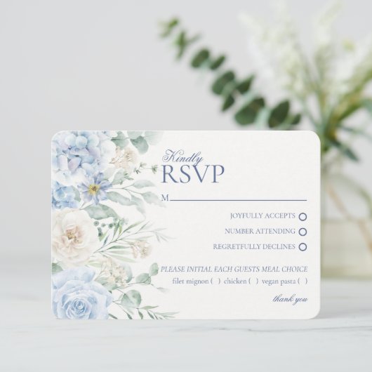 Blue Floral Hydrangea Botanical Wedding RSVP Begleitkarte (Stehend Vorderseite)