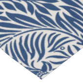 blue floral pattern with diverse leaves & blossoms tischdecke (Schrägansicht)