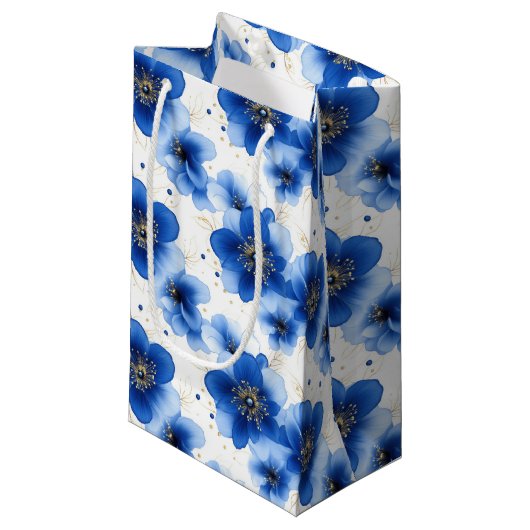 Blue Floral Pattern with Gold Accents Kleine Geschenktüte (Vorderseite Schrägansicht)