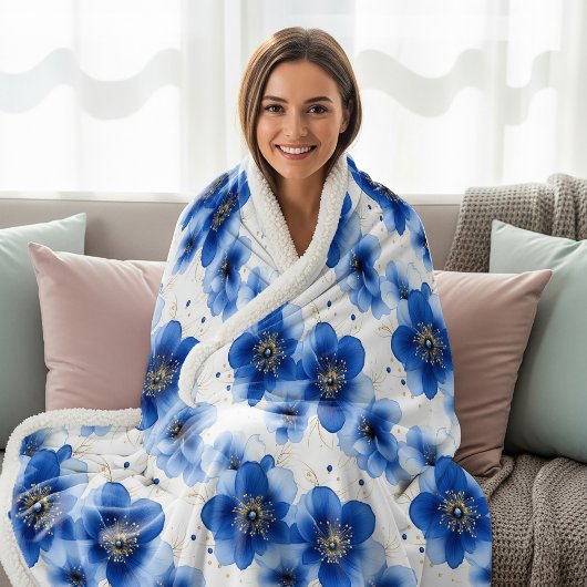 Blue Floral Pattern with Gold Accents Sherpadecke
