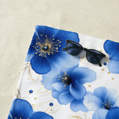 Blue Floral Pattern with Gold Accents Strandtuch (Beispiel)