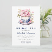 Blue Floral Tee Cup Etwas Blaues Brautparty Einladung (Stehend Vorderseite)