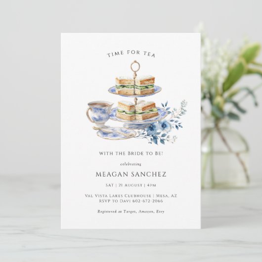 Blue Floral Tee Cup | Tea Sandwiches Brautparty Einladung (Stehend Vorderseite)