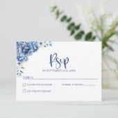 Blue Floral Wedding RSVP Karte (Stehend Vorderseite)