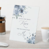 Blue Floral Wie viele Kisses Brautparty Game Sockelschild (In SItu)