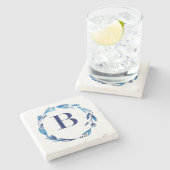 Blue Floral Wreath 'B' Steinuntersetzer (Seitenansicht)