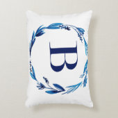 Blue Floral Wreath 'B' Zierkissen (Vorderseite(Vertikal))