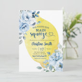 Blue Flowers Lemon Main Squeeze Brautparty Einladung (Stehend Vorderseite)