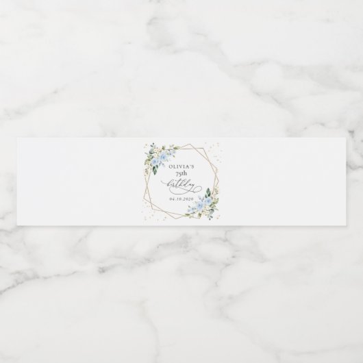 Blue Flowers, White Flowers, Greenery, Birthday Wasserflaschenetikett (Einzelnes Label)