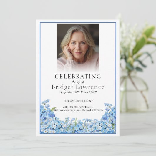 Blue Forget-me-not Pretty Memorial Service Funeral Programm (Stehend Vorderseite)