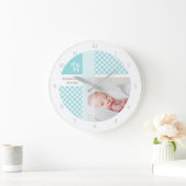 Blue Foto Birth Memento Gingham Footprints Große Wanduhr (Zuhause)