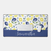 Blue French Country Lemon Pattern Monogram Name Schreibtischunterlage (Tastatur & Maus)