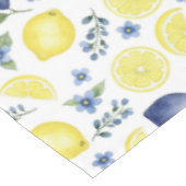 Blue French Country Lemon Pattern Tischdecke (Schrägansicht)