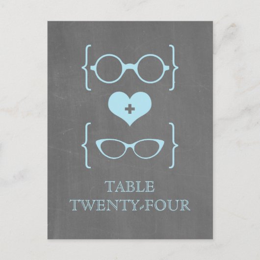 Blue Geeky Glasses Chalkboard Table Postkarte (Vorderseite)