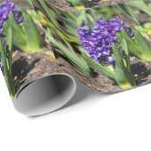 Blue Geocinth im Frühjahr Geschenkpapier (Rolleneckpunkt)