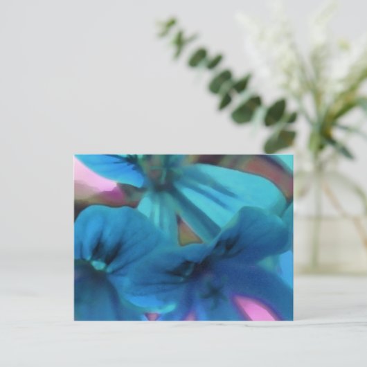 Blue Geraniums Postkarte (Stehend Vorderseite)