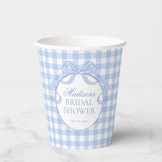 Blue Gingham Coquette Bow Bridal Shower Pappbecher (Vorderseite)