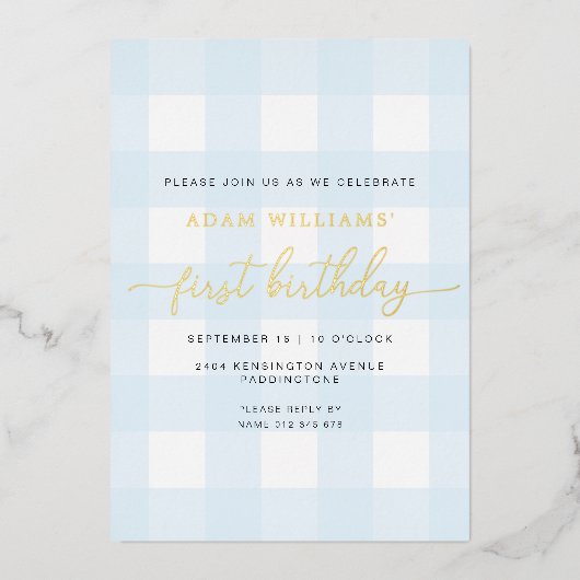 Blue Gingham First Birthday Gold Foil Einladung (Vorderseite)