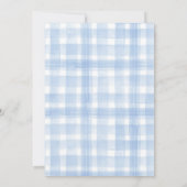 Blue Gingham Laurel Wappen First Birthday Einladung (Rückseite)